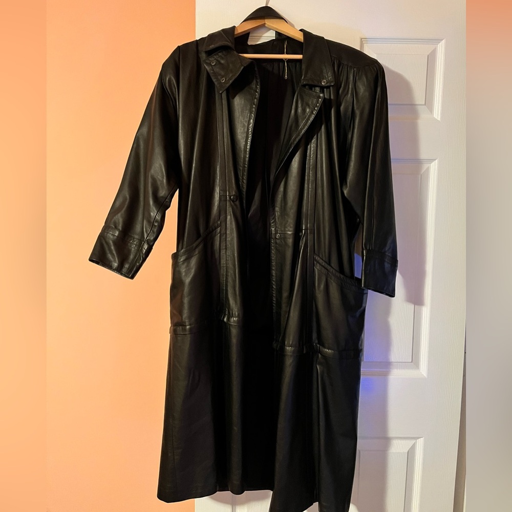 Luxury fashion Italian Artisan crafted leather coat, from Italy, with belt. New.